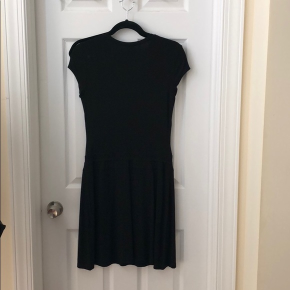 Dresses, Cache - Picture 2 of 3